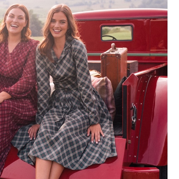 Gal meets glam Parker - Picture 3 of 14